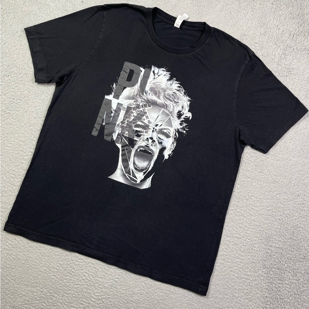 Pink concert T-shirt‎